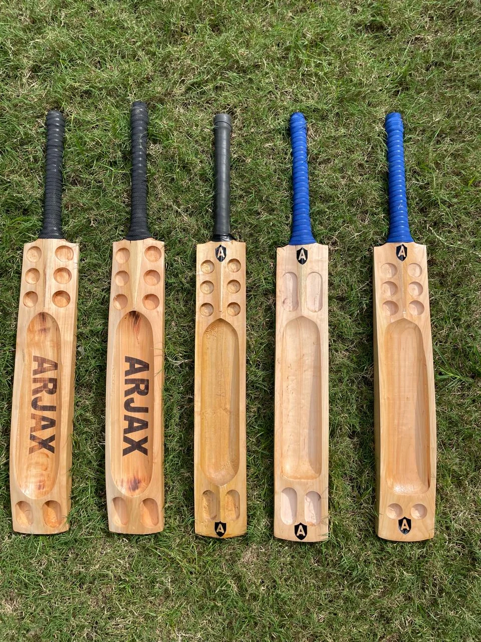 Regular Tennis Bat Cricket Bat Side View